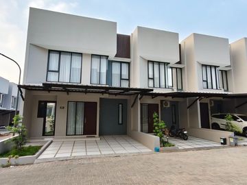 Dijual Rumah Ready 2 Lantai, Baru Murah, Dekat Stasiun LRT Ciracas Jakarta Timur