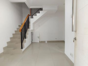 Sewa rumah cakep di Milano Village Gading Serpong