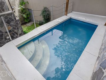 ¡EXCLUSIVA CASA REMODELADA DE 220 m² EN LAS LAGUNAS DE LA MOLINA POR USD 1,444,000!