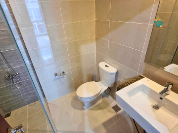 Ready for Occupancy Rent to Own 1 Bedroom unit One Uptown Residence BGC for Sale by Megaworld near to Uptown Mall Parade and Mitsukoshi Mall Shangrila