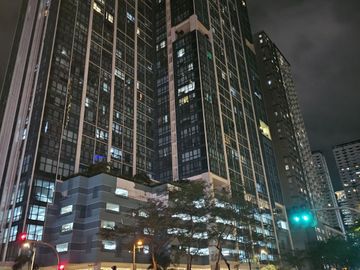 Ready for Occupancy Rent to Own 1 Bedroom unit One Uptown Residence BGC for Sale by Megaworld near to Uptown Mall Parade and Mitsukoshi Mall Shangrila