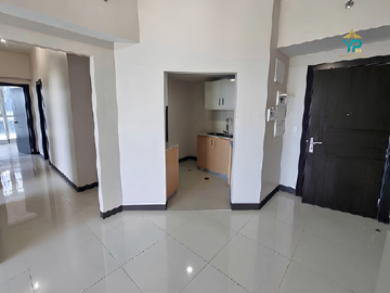 Ready for Occupancy Rent to Own 3 Bedroom unit Uptown Parksuites BGC for Sale by Megaworld near to Uptown Mall Parade and Mitsukoshi Mall Shangrila