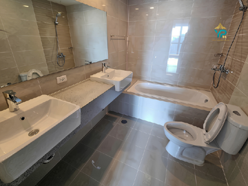 Ready for Occupancy Rent to Own 3 Bedroom unit Uptown Parksuites BGC for Sale by Megaworld near to Uptown Mall Parade and Mitsukoshi Mall Shangrila
