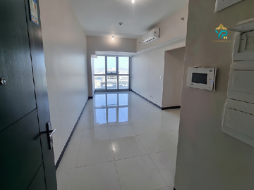 Ready for Occupancy Rent to Own 3 Bedroom unit Uptown Parksuites BGC for Sale by Megaworld near to Uptown Mall Parade and Mitsukoshi Mall Shangrila
