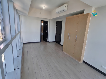 Ready for Occupancy Rent to Own 3 Bedroom unit Uptown Parksuites BGC for Sale by Megaworld near to Uptown Mall Parade and Mitsukoshi Mall Shangrila
