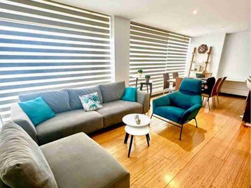 Suite  amoblada en alquiler, con balcón, 60 m2. Quiteño Libre - Bellavista
