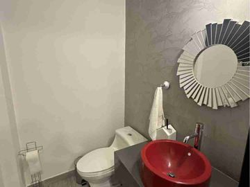Suite  amoblada en alquiler, con balcón, 60 m2. Quiteño Libre - Bellavista