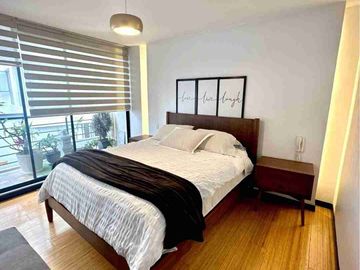 Suite  amoblada en alquiler, con balcón, 60 m2. Quiteño Libre - Bellavista