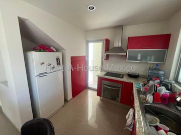 Renta Casa Amueblada en El Mirador 3 Recamaras 3 Baños Estudio Patio Privado