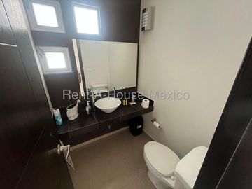 Renta Casa Amueblada en El Mirador 3 Recamaras 3 Baños Estudio Patio Privado