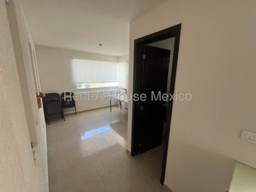 Renta Casa Amueblada en El Mirador 3 Recamaras 3 Baños Estudio Patio Privado