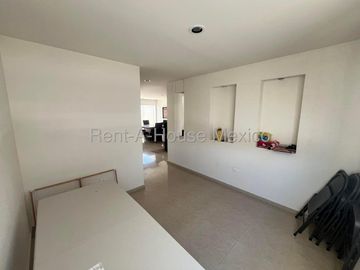Renta Casa Amueblada en El Mirador 3 Recamaras 3 Baños Estudio Patio Privado