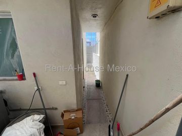 Renta Casa Amueblada en El Mirador 3 Recamaras 3 Baños Estudio Patio Privado