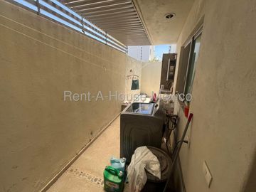 Renta Casa Amueblada en El Mirador 3 Recamaras 3 Baños Estudio Patio Privado
