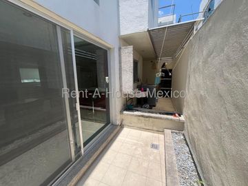 Renta Casa Amueblada en El Mirador 3 Recamaras 3 Baños Estudio Patio Privado