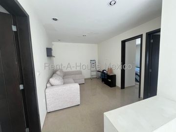Renta Casa Amueblada en El Mirador 3 Recamaras 3 Baños Estudio Patio Privado