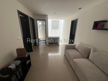 Renta Casa Amueblada en El Mirador 3 Recamaras 3 Baños Estudio Patio Privado