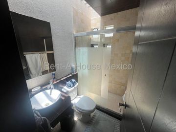 Renta Casa Amueblada en El Mirador 3 Recamaras 3 Baños Estudio Patio Privado