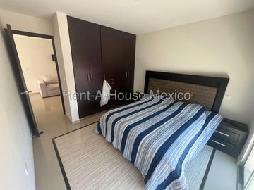Renta Casa Amueblada en El Mirador 3 Recamaras 3 Baños Estudio Patio Privado