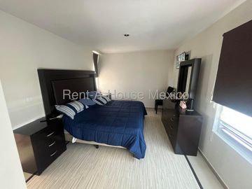 Renta Casa Amueblada en El Mirador 3 Recamaras 3 Baños Estudio Patio Privado