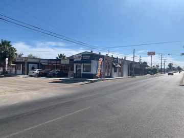 PLAZA DE LOCALES COMERCIALES EN VENTA