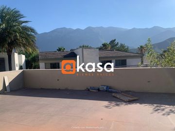 Casa en Venta – Club de Golf La Herradura – Carretera Nacional