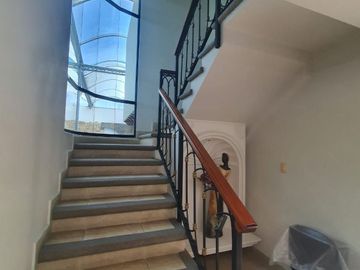 Amplia casa con gran jardín y alberca en el fracc. El Mirador, Puebla