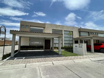 CASA EN RENTA BOSQUE DE LAS FUENTES, MODELO CAPRI, CALIMAYA, A UNOS MIN DE METEPEC