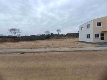 Dos terrenos en venta en Urb Centro de Viajes Vía a la Costa Santa ELENA