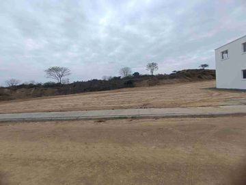 Dos terrenos en venta en Urb Centro de Viajes Vía a la Costa Santa ELENA