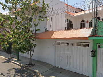 Hermosa casa de recuperacion bancaria ubicada en iztapalapa, CDMX