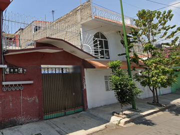 Hermosa casa de recuperacion bancaria ubicada en iztapalapa, CDMX