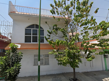 Hermosa casa de recuperacion bancaria ubicada en iztapalapa, CDMX