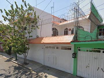 Hermosa casa de recuperacion bancaria ubicada en iztapalapa, CDMX