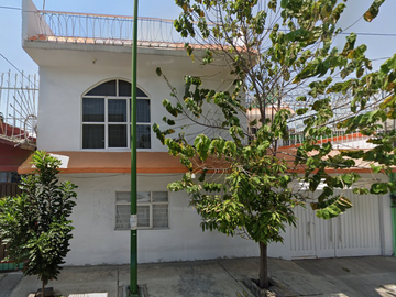 Hermosa casa de recuperacion bancaria ubicada en iztapalapa, CDMX