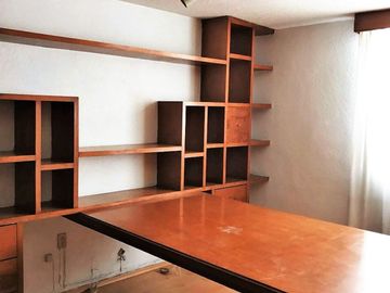 DEPARTAMENTO CON USO DE SUELO, ADAPTADO PARA OFICINAS,  DE CINCO CUBÍCULOS + CUARTO DE ARCHIVO