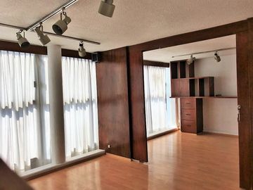 DEPARTAMENTO CON USO DE SUELO, ADAPTADO PARA OFICINAS,  DE CINCO CUBÍCULOS + CUARTO DE ARCHIVO