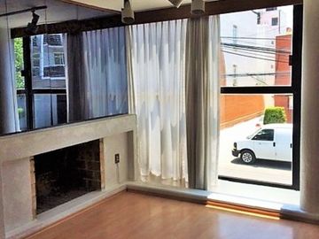 DEPARTAMENTO CON USO DE SUELO, ADAPTADO PARA OFICINAS,  DE CINCO CUBÍCULOS + CUARTO DE ARCHIVO