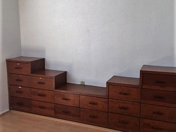 DEPARTAMENTO CON USO DE SUELO, ADAPTADO PARA OFICINAS,  DE CINCO CUBÍCULOS + CUARTO DE ARCHIVO