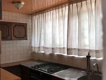 DEPARTAMENTO CON USO DE SUELO, ADAPTADO PARA OFICINAS,  DE CINCO CUBÍCULOS + CUARTO DE ARCHIVO