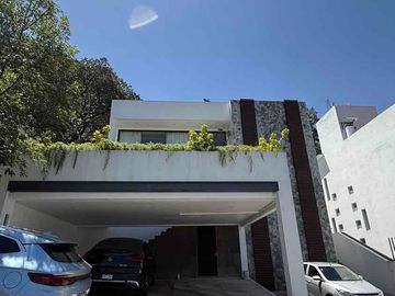 Hermosa residencia en renta en sayavedra