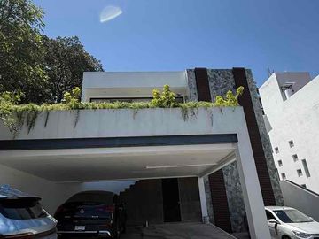 Hermosa residencia en renta en sayavedra