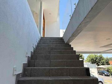 Hermosa residencia en renta en sayavedra