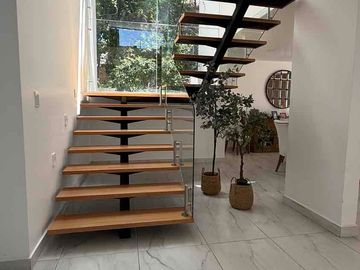 Hermosa residencia en renta en sayavedra
