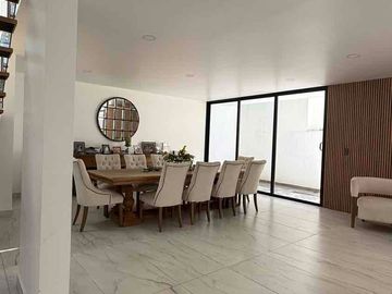 Hermosa residencia en renta en sayavedra