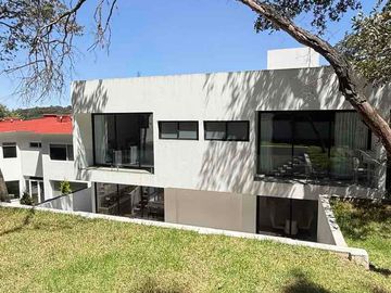Hermosa residencia en renta en sayavedra