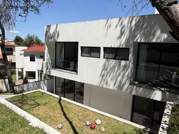 Hermosa residencia en renta en sayavedra