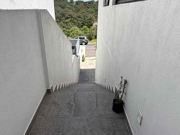 Hermosa residencia en renta en sayavedra