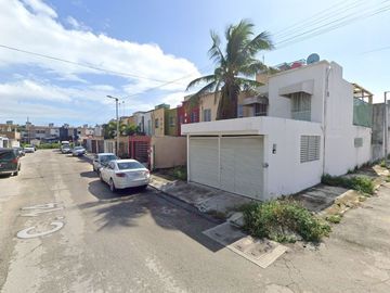 Casa de recuperación bancaria a la venta en Monte Real, Cancún, Quintana Roo.