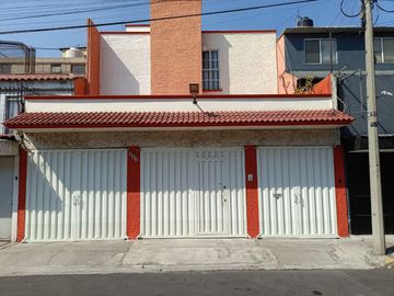 VENTA-AGRADABLE CASA EN COL CAMPESTRE CHURUBUSCO, COY. CDMX